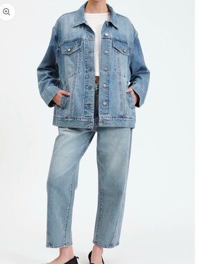 Daze Women’s Oversized Distressed Jean Jacket - small
